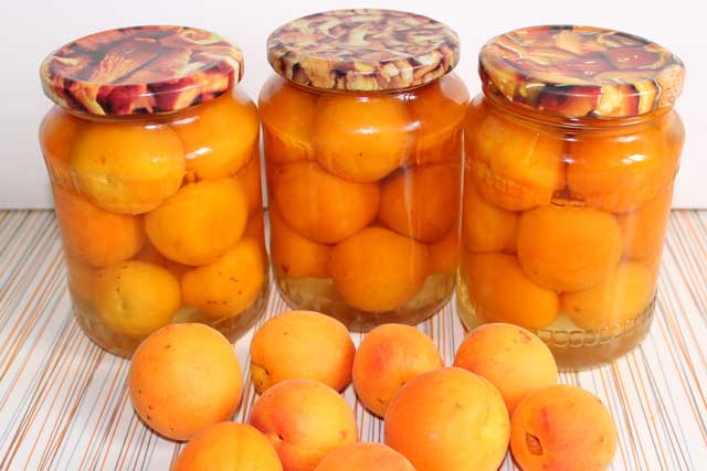 Целые абрикосы в сиропе