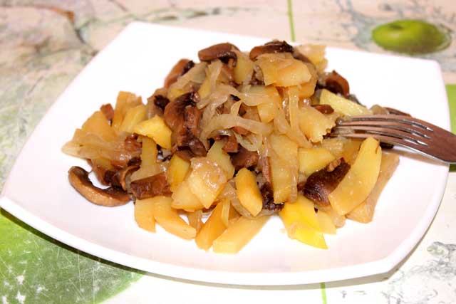 Жареные моховики с картошкой