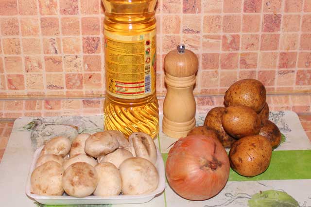 Ингредиенты для грибных пельменей с картошкой