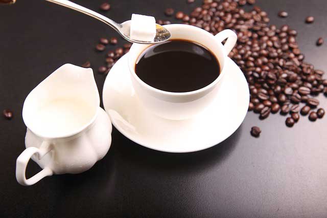 Кофе с молоком и сахаром
