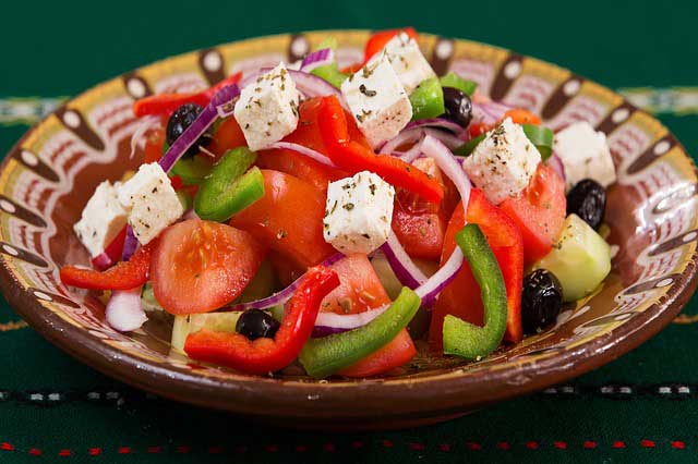 Приготовление греческого салата в домашних условиях