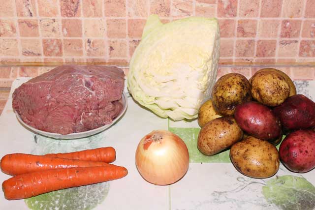 Ингредиенты для мясного рагу с капустой
