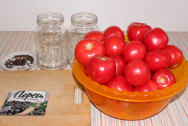 Ингредиенты для заготовки на зиму томатов в собственном соку