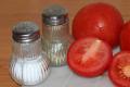 Как приготовить малосольные помидоры