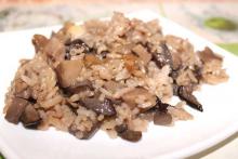 Жареные белые грибы с рисом