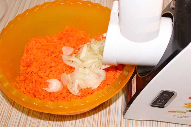 Морковь и лук для заправки